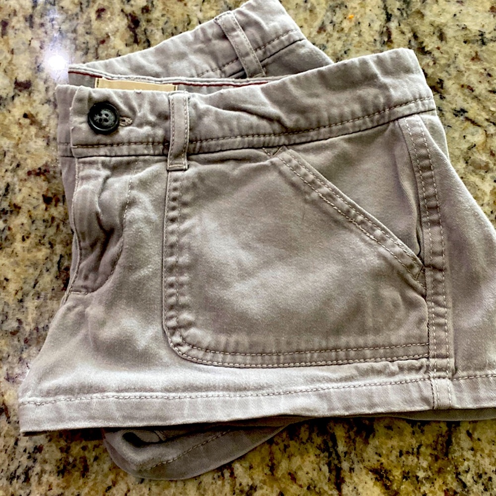 Light grey Hollister social stench size 3 shorts.
